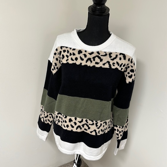 ⭐️Mixed Pattern Sweater - Picture 1 of 3